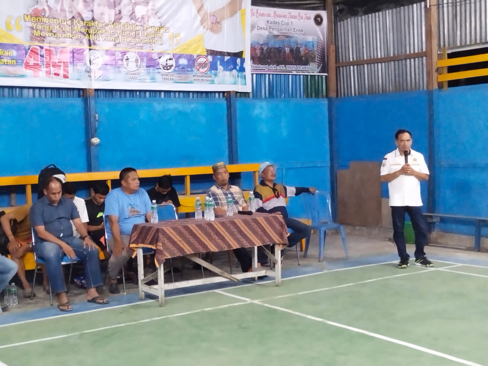 Ferryandi Buka Open Turnamen Badminton Desa Pengalihan