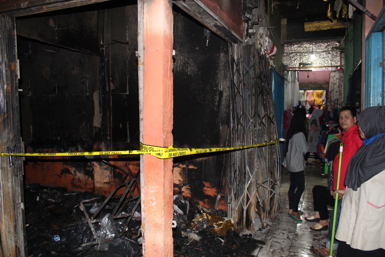 Satu Kios Pakaian di Pasar Rakyat Tembilahan Terbakar