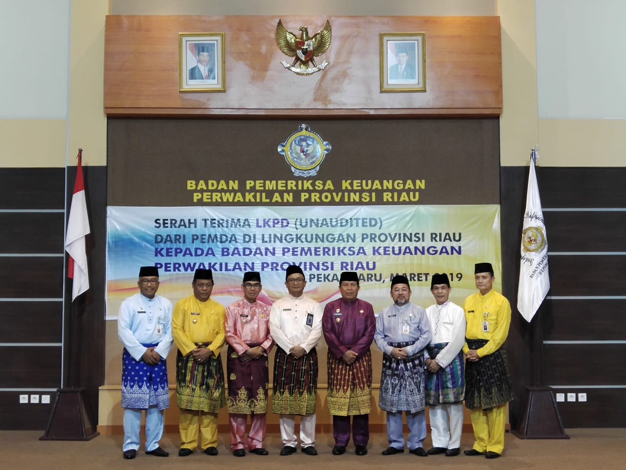 Bupati Kuansing Serahkan LKPD Tahun 2018 Ke BPK RI Perwakilan Riau
