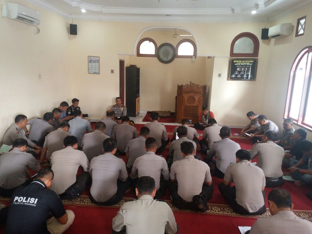 Tingkatkan Ketakwaan, Polresta Pekanbaru Gelar Kegiatan Yasinan dan Ceramah Agama