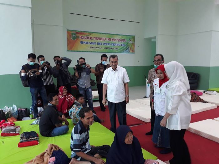 Gubernur Riau Kunjungi Bayi yang di Rawat Di posko BRS-AMPK Rumbai
