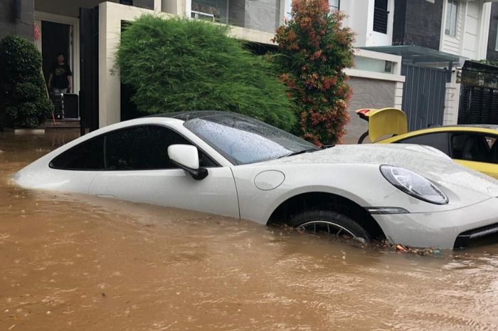 Jangan Lupa Cek Bagian yang Jarang Diperiksa ini Jika Mau Beli Mobil Belas Banjir