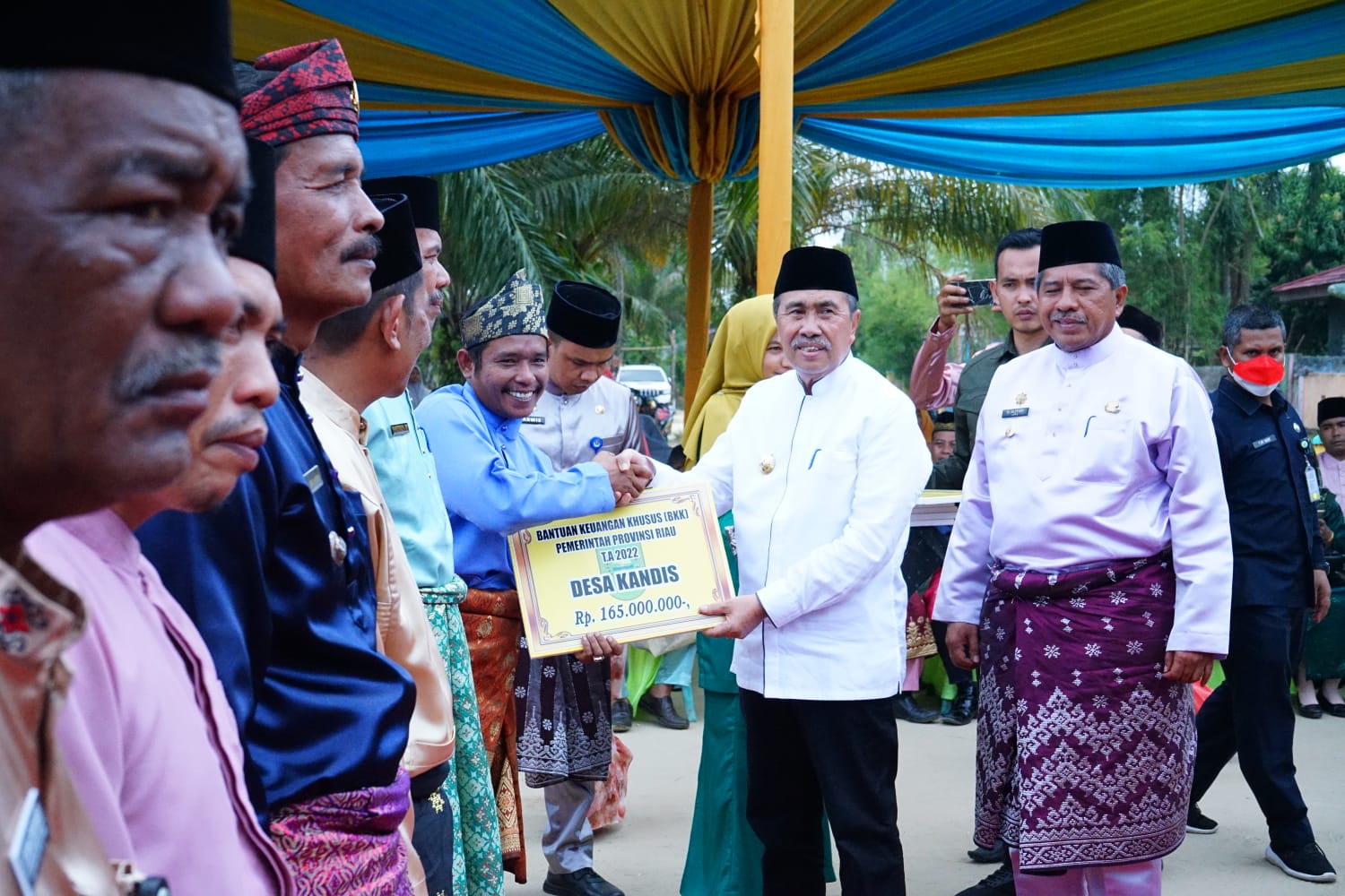 Bumkam dan Pemerintah Kampung di Siak,Terima Bantuan Keuangan Khusus Dari Provinsi Riau 