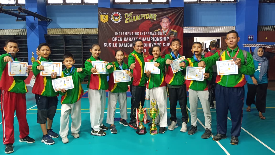 Ikuti Kejuaraan Karate SBY CUP, TKC Lemkari Inhil Juara Umum Dua dan Tiga