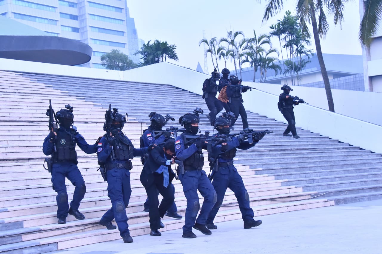 Satgultor TNI Tumpas Aksi Teroris Di Gedung DPR RI