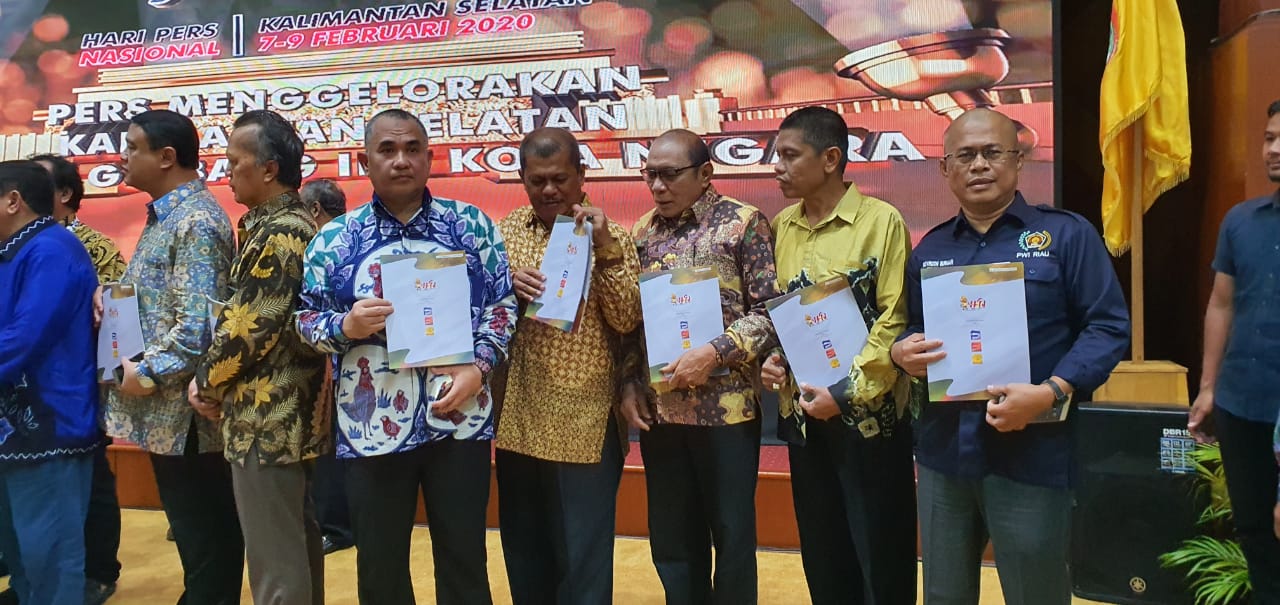 Sempena Hari Pers Nasional, Lima Wartawan Senior asal Riau Terima Press Card Number One