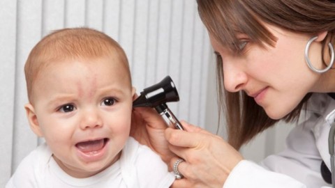 Langkah Mengobati Infeksi Telinga pada Anak