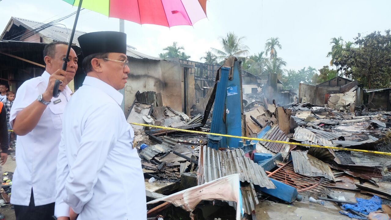 Bupati Wardan Kunjungi Korban Kebakaran di Tembilahan Hulu 