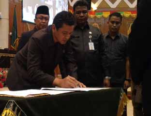 DPRD Riau Sahkan Andi Rahman Sebagai Gubri Definitif
