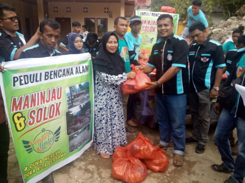 Peduli Banjir Sumbar, Komunitas PLC Berikan Bantuan