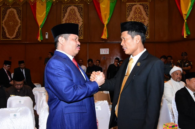 Pimpinan DPRD Provinsi Riau 2019-2024 Ucapkan Sumpah Janji, Bupati Amril Ucapkan Tahniah