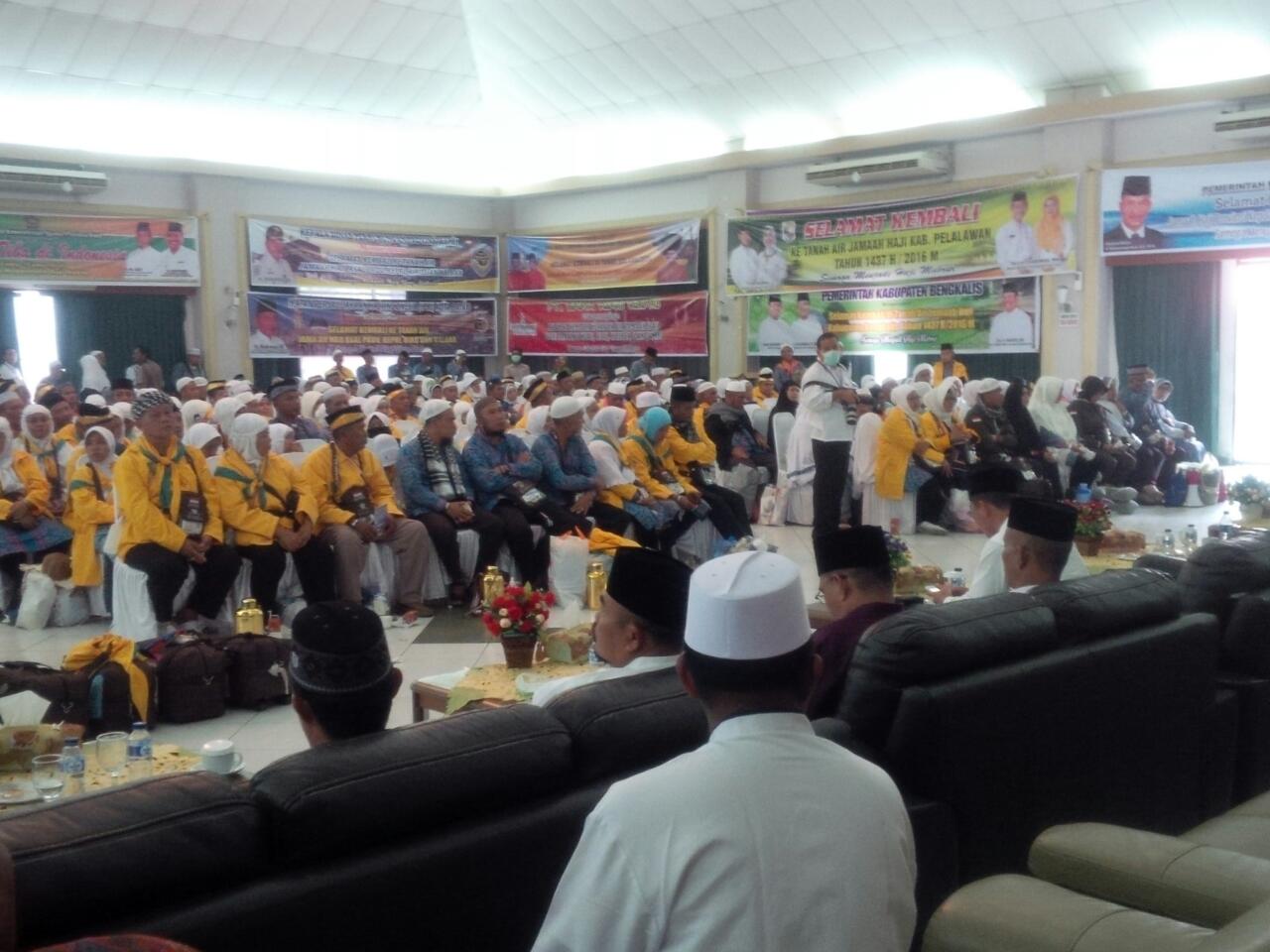 DPRD Rohil Sambut Jamaah Haji di Batam
