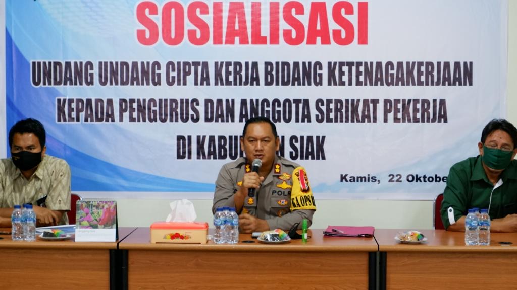 Disnakertrans Kabupaten Siak Bersama Polres Siak Sosialisasikan Undang-Undang Cipta Kerja