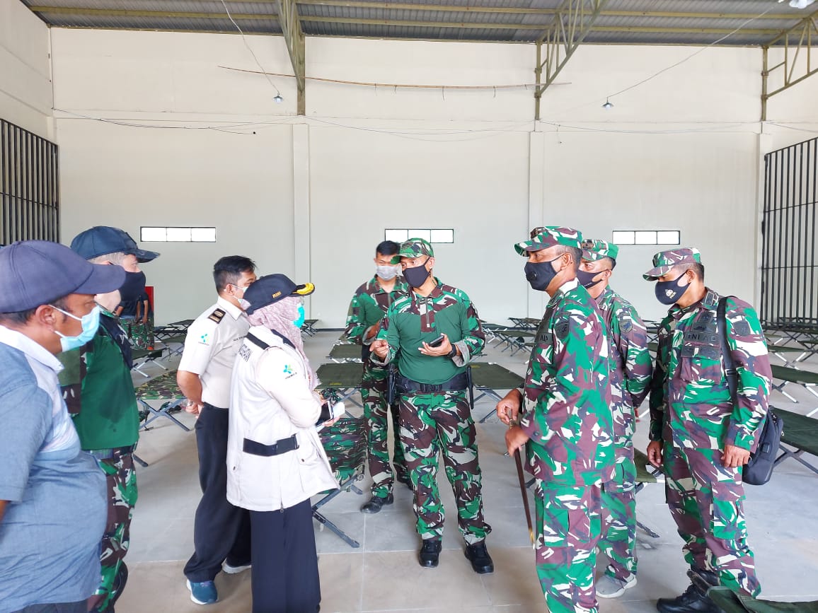 Penanganan Covid-19 di Perbatasan Wilayah Kalbar, Satgas Yonif 642 Laksanakan Pengawasan Terhadap PMI dari Malaysia