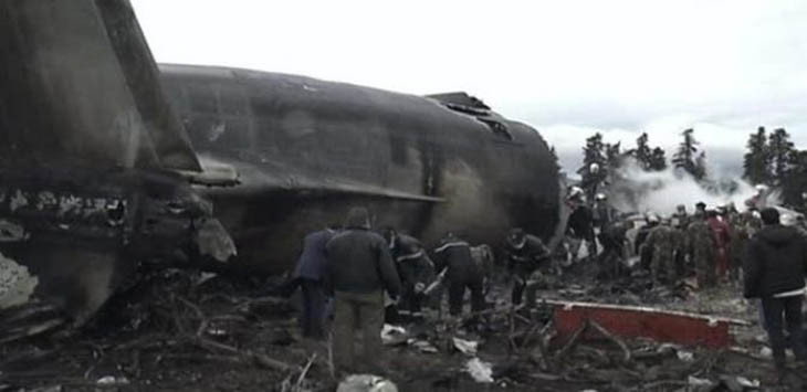 Pesawat Jatuh Lalu Terbakar, 257 Penumpang Tewas