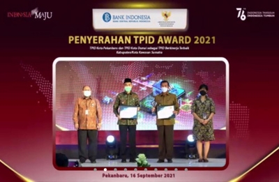 Pekanbaru dan Dumai Terima Penghargaan TPID Award 2021