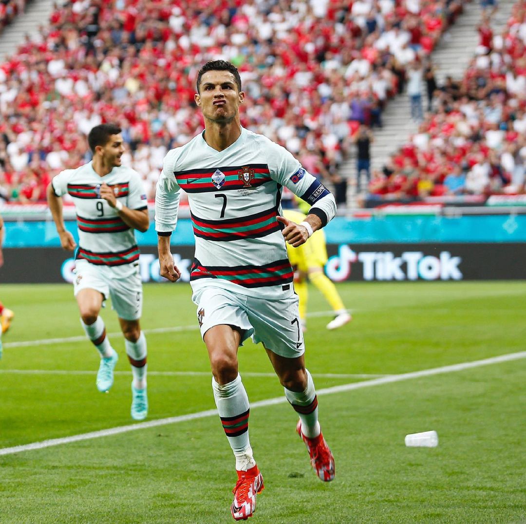 LIma Perempuan Seksi yang Pernah Ditiduri Cristiano Ronaldo