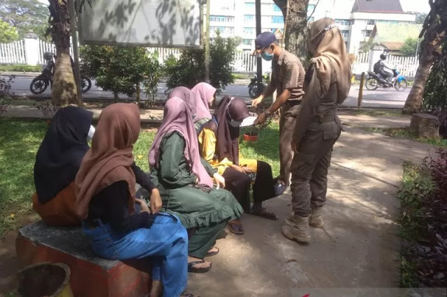 Satpol PP Inhil Jaring Pelajar Keluyuran tak Jelas