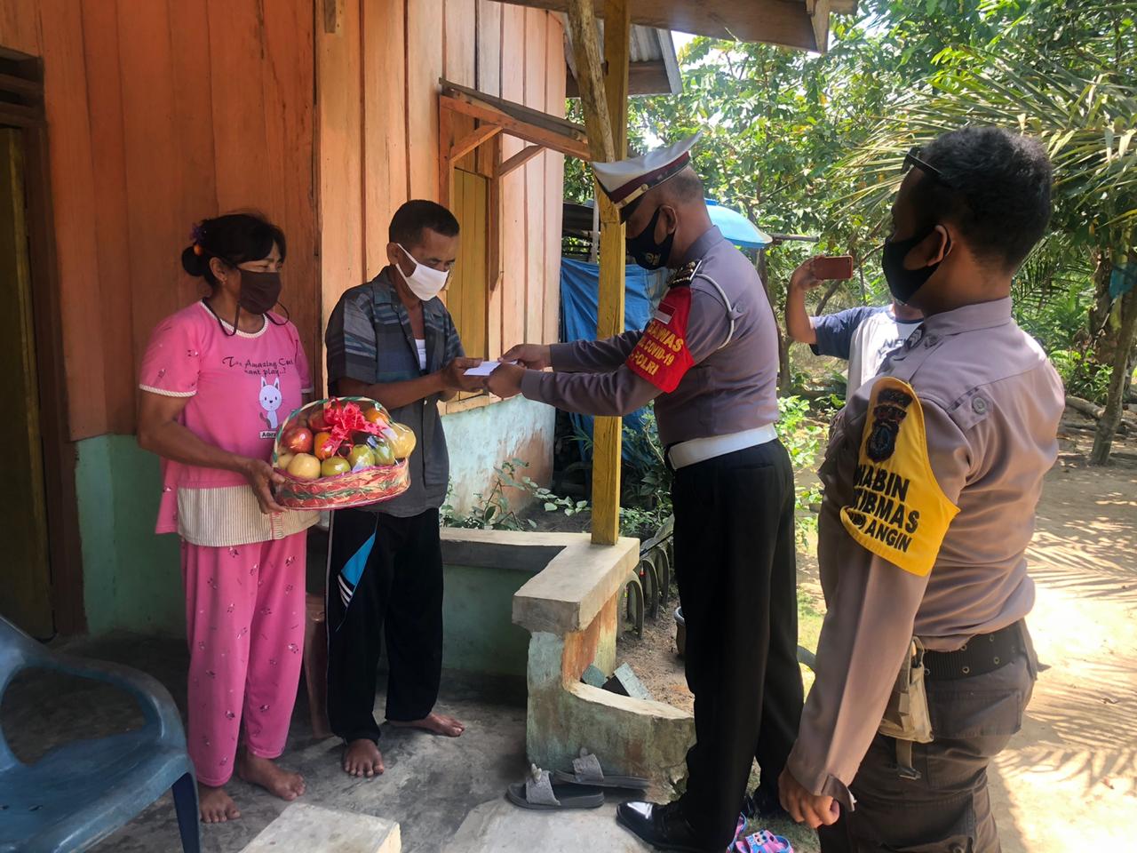 Peringati Hari Kemerdekaan Ke - 75, Polres Siak Berikan Bantuan