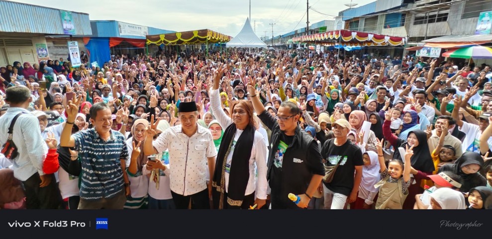 Masyarakat Tumpah Ruah Hadiri Kampanye Paslon FERMADANI di Gaung