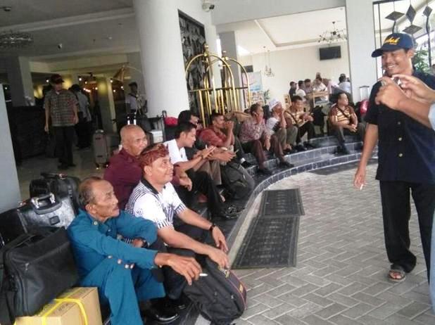 Anggota BPD se-Kampar Terlantar di Bandara Tak Bisa Pulang