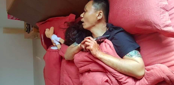 Foto Satu Keluarga Tewas Tertembak, Suami Ditemukan Masih Pegang Pistol