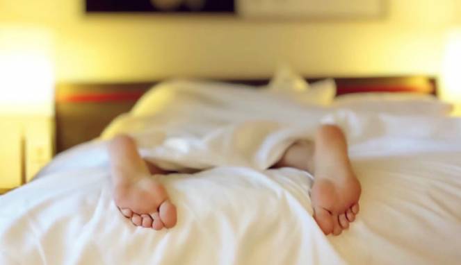 Cara Tidur Bisa Ungkap Frekuensi Bercinta Seseorang