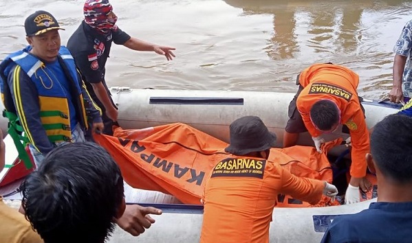 Tiga Warga Riau Yang Tenggelam Saat Hendak Mudik ke Sumbar Lewat Sungai Ditemukan Meninggal Dunia