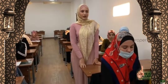 Ada Pesantren Didirikan di Rusia, Santriwatinya Cantik-Cantik