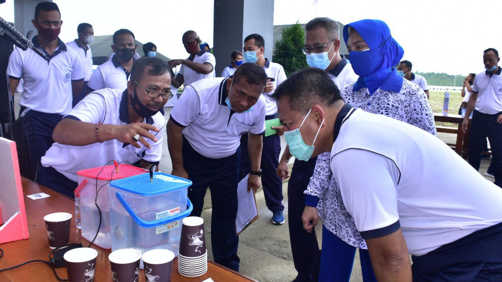 Aquatop, Kreativitas LS Diskum Koarmada III Olah Air Hujan Jadi Air Minum Sehat