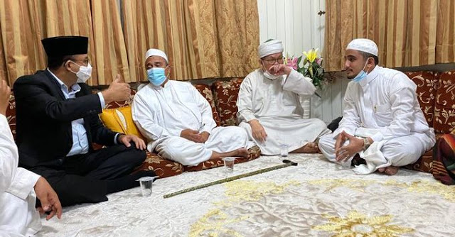 Tengku Zulkarnain Bongkar Isi Pembicaraan Habib Rizieq dan Anies