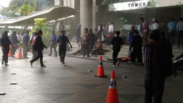 Atap Selasar Kafe Starbucks di Tower II BEI Roboh