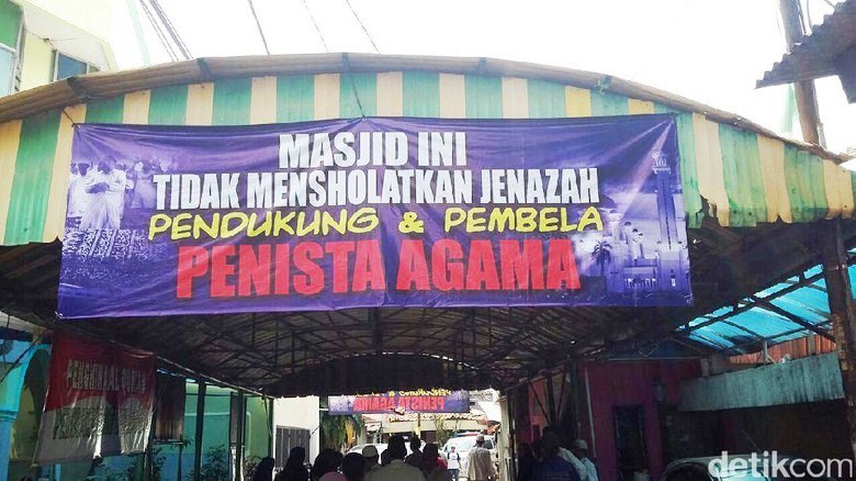 Ada Spanduk di 3 Masjid Berisi Penolakan untuk Salatkan Jenazah Pendukung Penista Agama