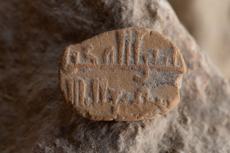 Berusia 1.000 Tahun, Jimat Berbahasa Arab Ini Ditemukan di Yerusalem