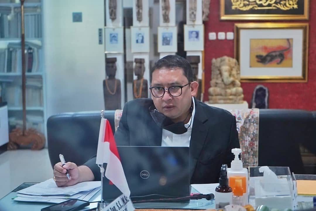 Ferdinand Sindir Fadli Zon: Eropa Bisa Lawan Covid Karena Tidak Ada Provokator Tolak Vaksin