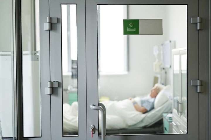 Di Negara Ini, Melanggar Karantina Dimasukkan ke Kandang Anjing