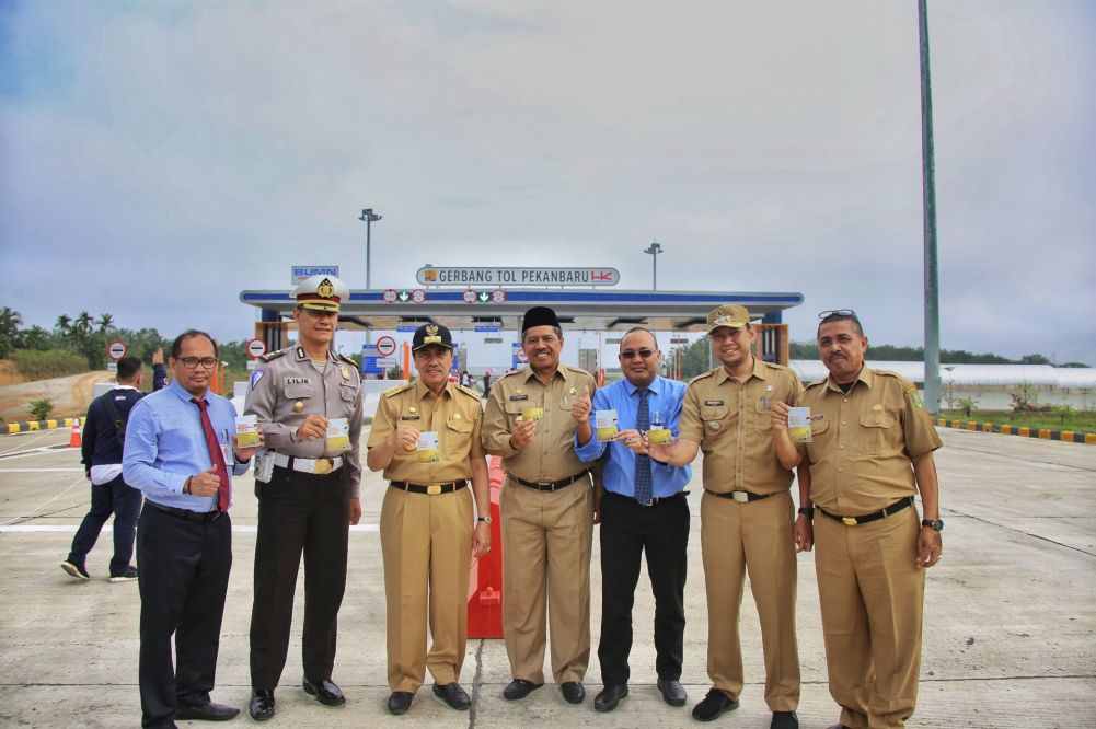 Gubri Perdana Coba Jalan Tol Pekanbaru-Minas