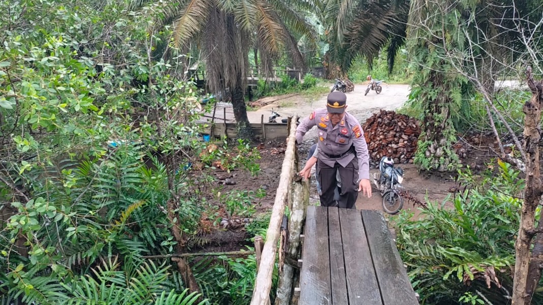 Melalui Jalan Ekstrim, Polsek Tempuling Lakukan Cooling System di Desa Karya Tunas Jaya
