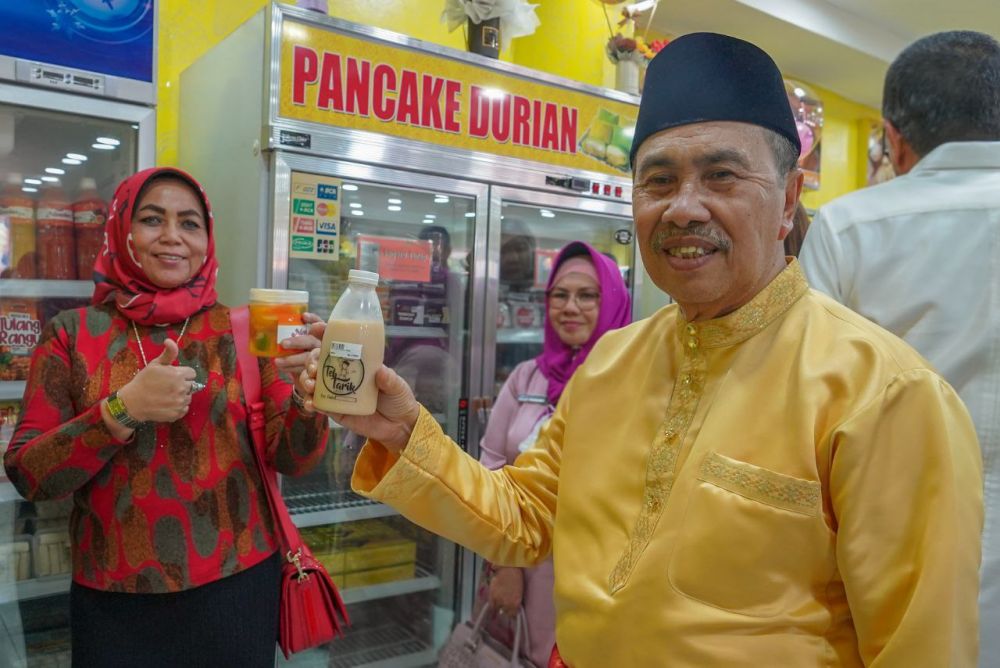Gubernur Riau Syamsuar Resmikan Gerai Oleh-oleh Khas Riau