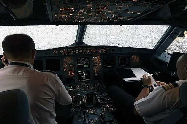 Horor, Pesawat Jumbo Ini Buta Usai Dihantam Hujan Es Sebesar Telur