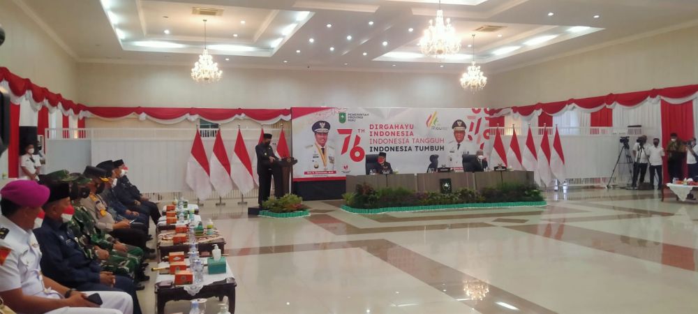 Syamsuar Lantik SF Harianto Sebagai Sekdaprov Riau
