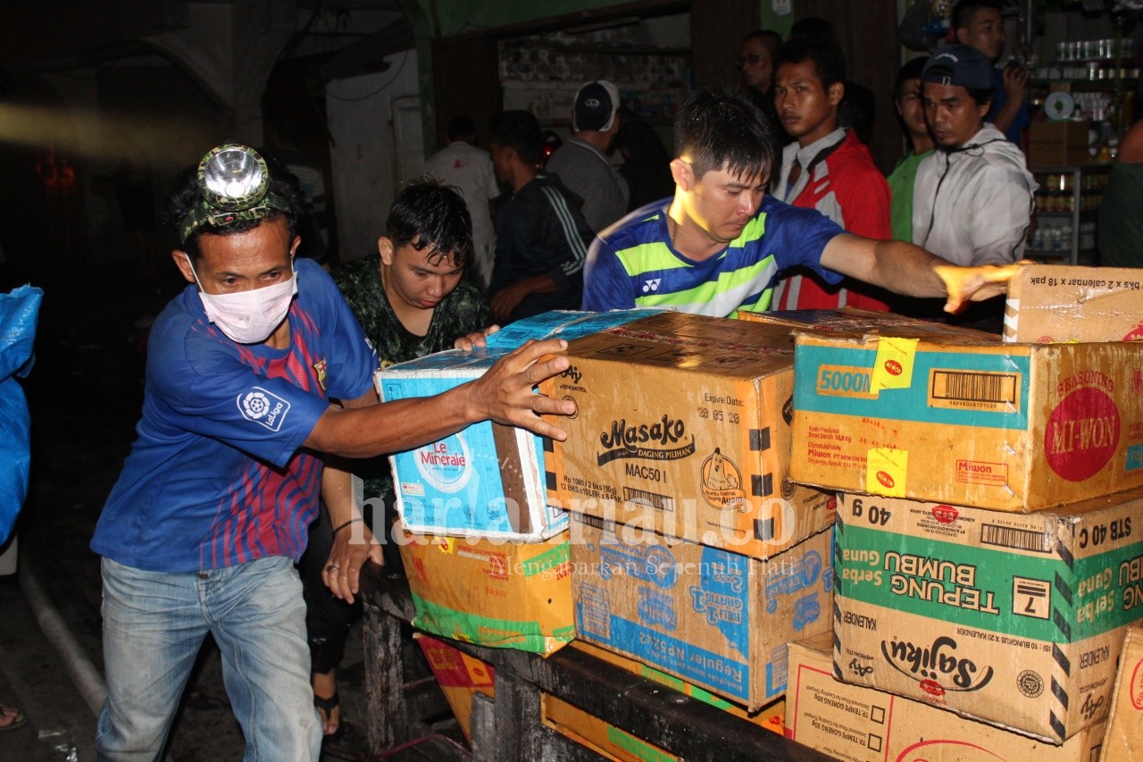 Pasar Terapung Terbakar, Pedagang Selamatkan Barang Berharga