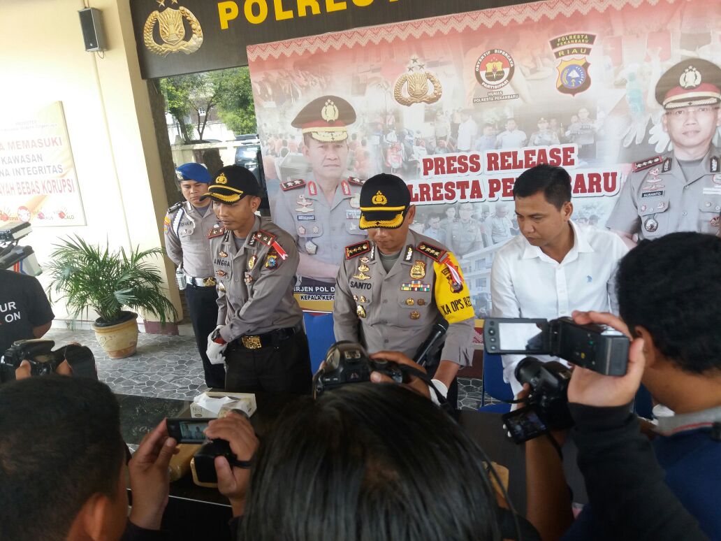 Polresta Pekanbaru Bekuk Tersangka Narkotika Jenis Daun Ganja Kering