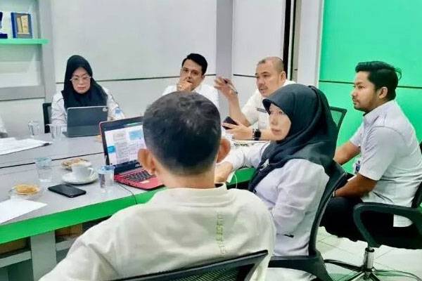 Sekretaris DLHK Pekanbaru TA Reza Fahlevi Pimpin Rapat Pembahasan Perwako Tentang Pengelolaan Sampah