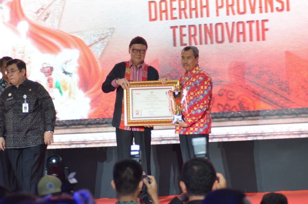 Riau Terima Penghargaan Innovative Government Award 2019
