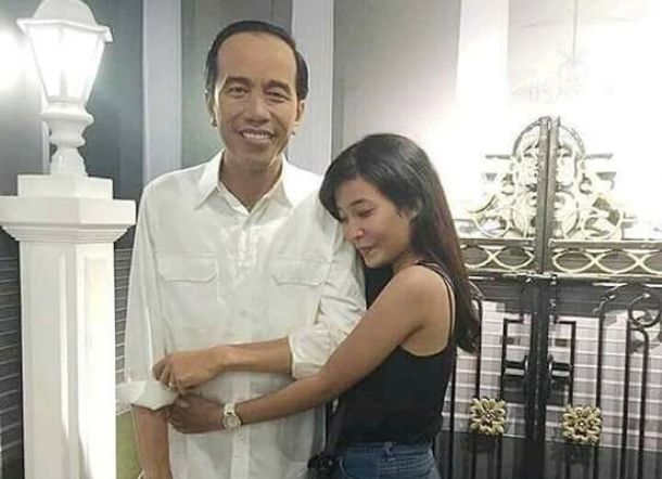 Viral Foto Gadis Seksi Peluk Jokowi