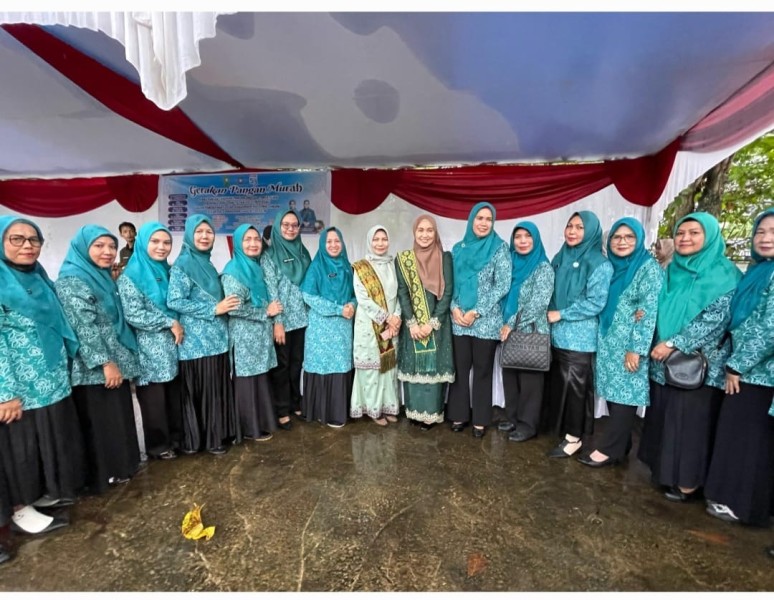 Ketua TP PKK Riau dan Inhil Tinjau Gerakan Pangan Murah untuk Masyarakat