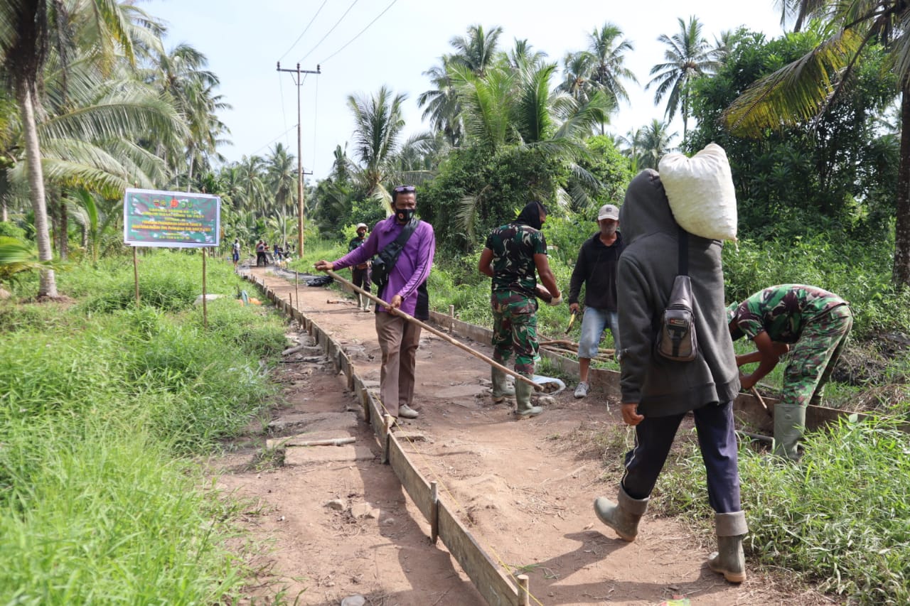 TMMD Bersama Masyarakat Pasang Mal