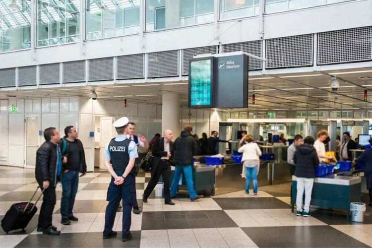 Karena Ulah Wanita Ini 700 Penumpang Tidur di Bandara