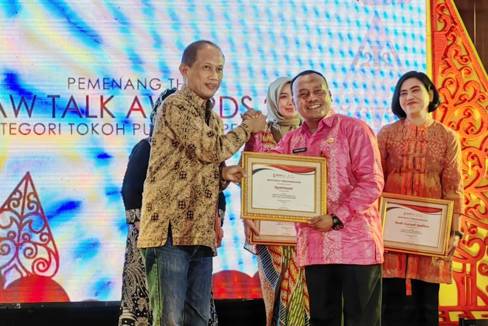 Syamsuar Satu-satunya Gubernur Peraih Penghargaan Tokoh Publik Berpengaruh 2022